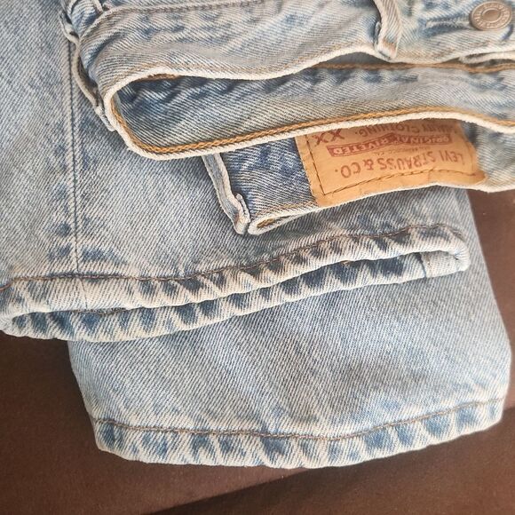 Levi's Blue Jeans with Iconic Orange Stitching and Classic Denim Fabric - Picture 9 of 9